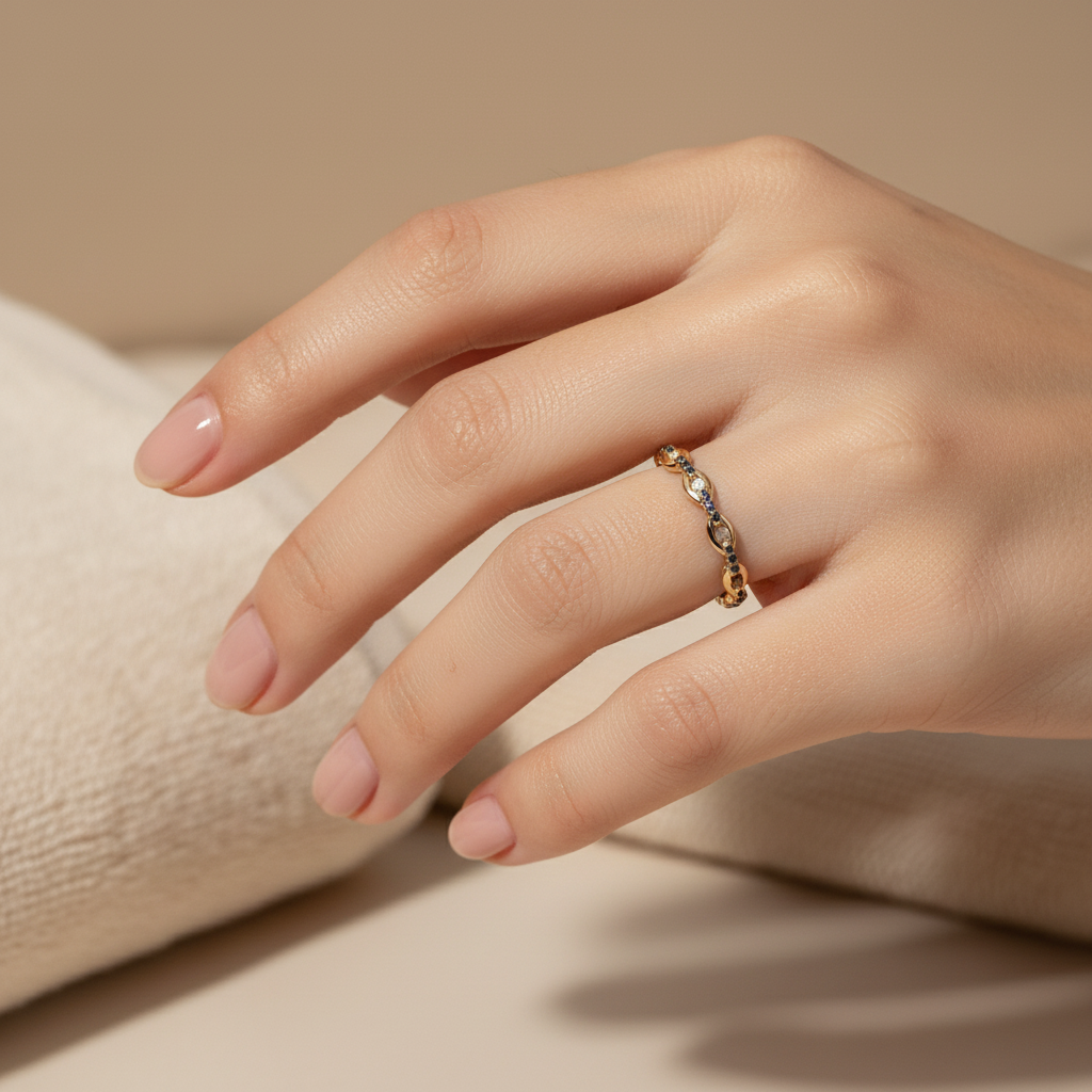 Anillo ajustado en mano