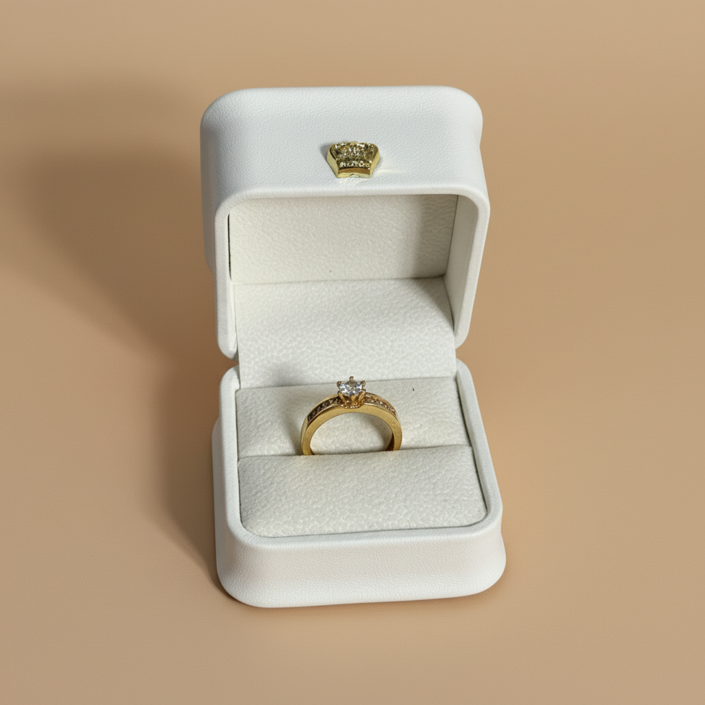 Anillo banda ancha fondo beige cuadrado