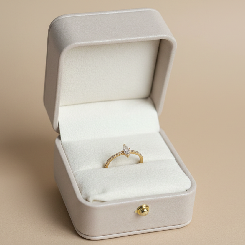 Anillo con diamante marquesa mejorado