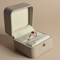 Anillo con piedra roja mejorado