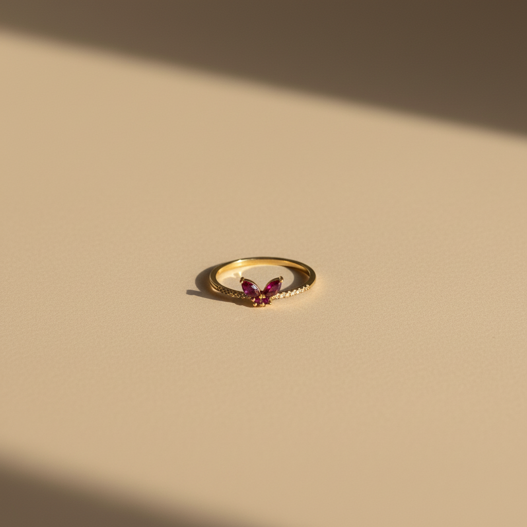 Anillo con rubí minimalista