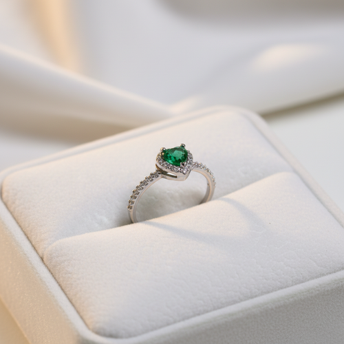 Anillo corazón verde esmeralda - producto