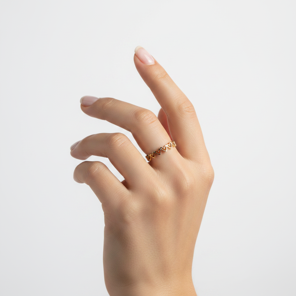 Anillo corazones en mano
