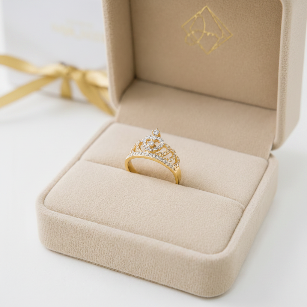 Anillo corona blanco en caja cuadrado