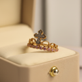 Anillo Corona Cruz - Tonos cálidos formato cuadrado