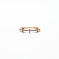 Anillo cruces lilas fondo blanco