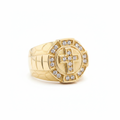 Anillo cruz circular diamantes fondo blanco