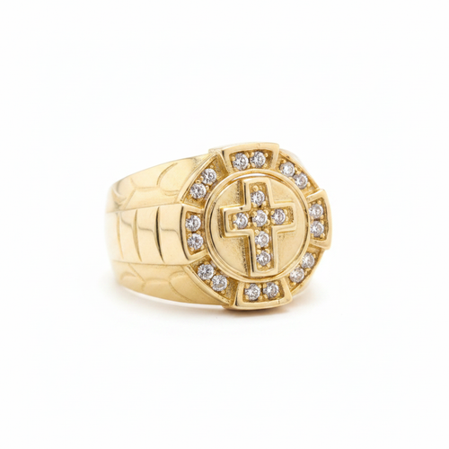 Anillo cruz circular diamantes fondo blanco