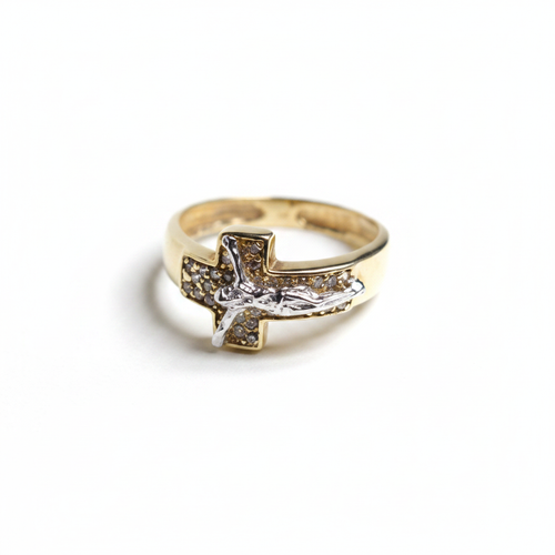 Anillo cruz Cristo fondo blanco