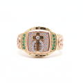 Anillo cruz esmeraldas timón fondo blanco