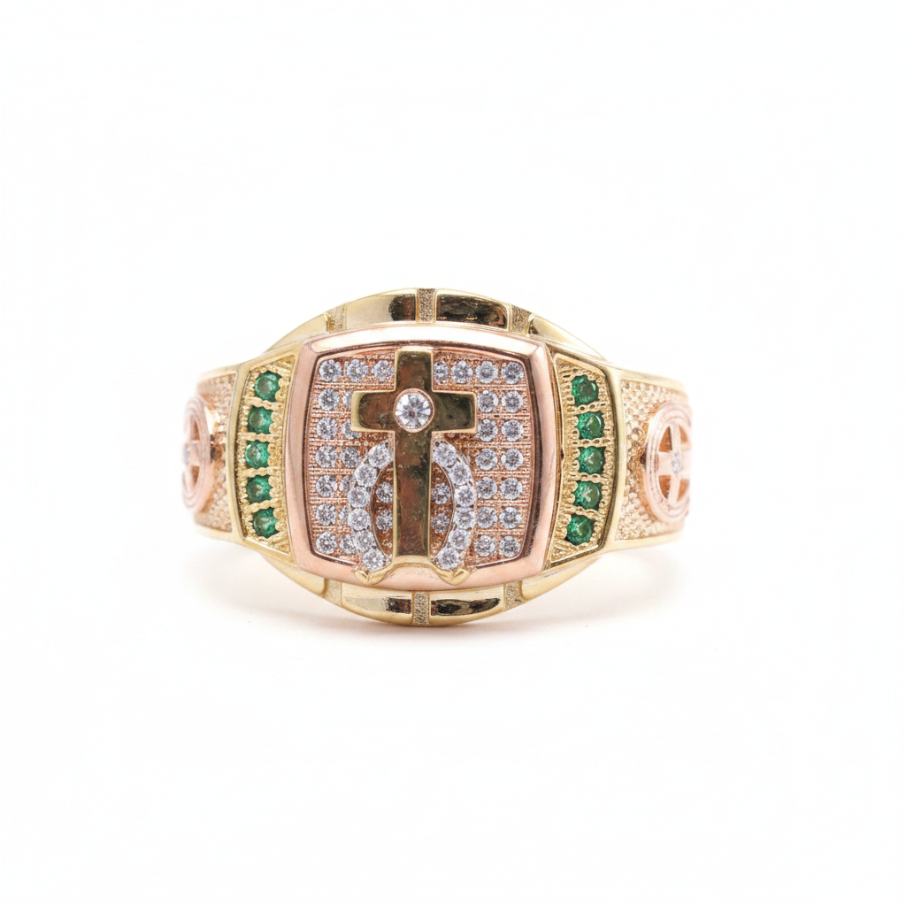 Anillo cruz esmeraldas timón fondo blanco