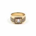 Anillo diamante negro fondo blanco