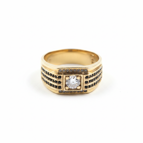 Anillo diamante negro fondo blanco