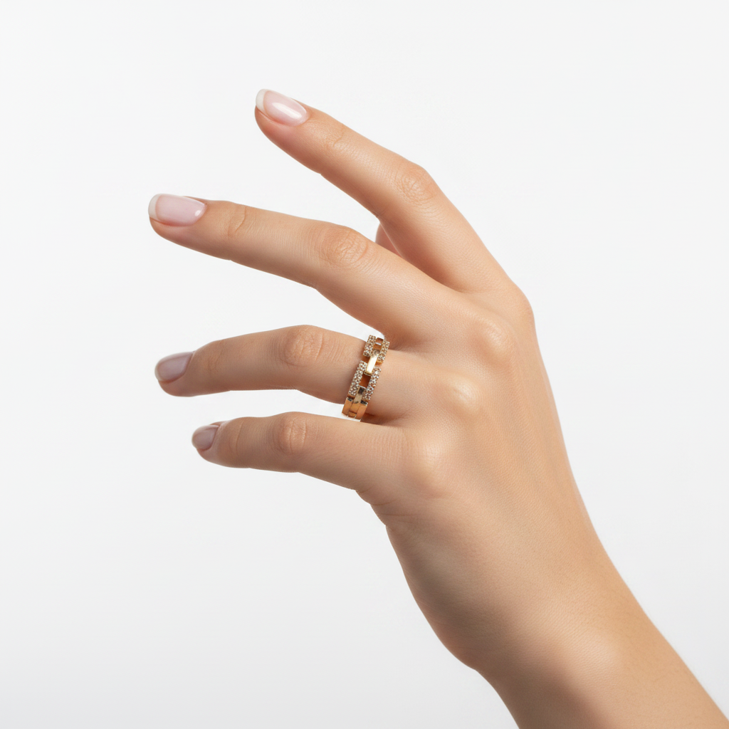 Anillo doble banda eslabón en mano