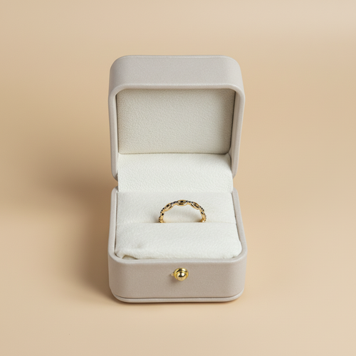 Anillo en caja - fondo limpio