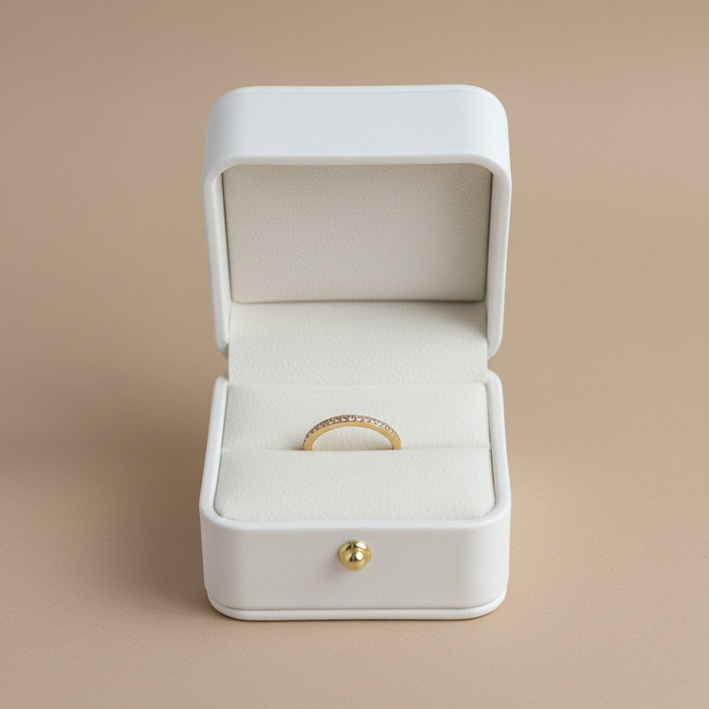 Anillo en cajita blanca