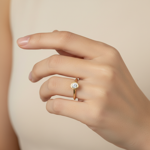 Anillo en mano delicada