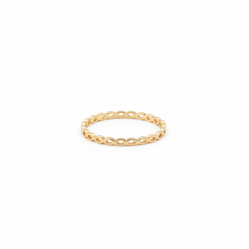 Anillo entrelazado fondo blanco