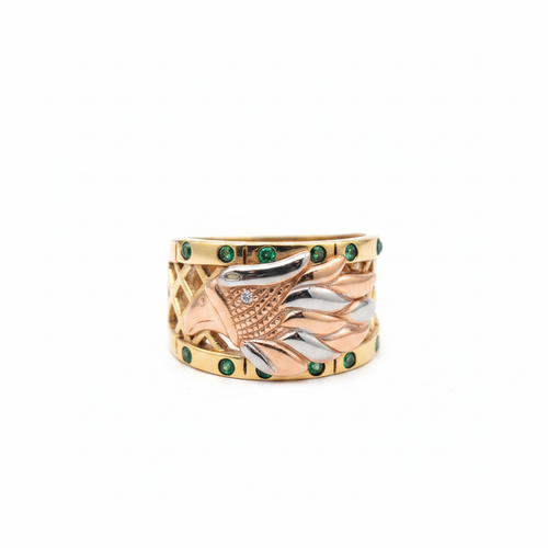 Anillo fénix esmeraldas fondo blanco