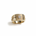 Anillo filigrana fondo blanco