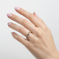 Anillo multicolor - mano