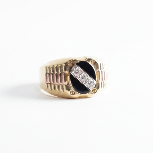 Anillo ónix fondo blanco limpio