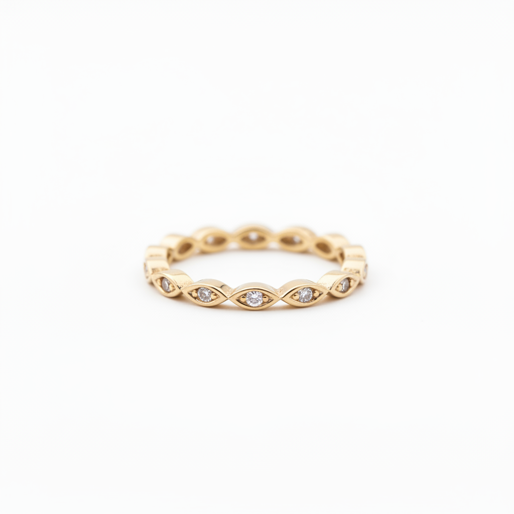 Anillo ojos diamante producto fondo blanco