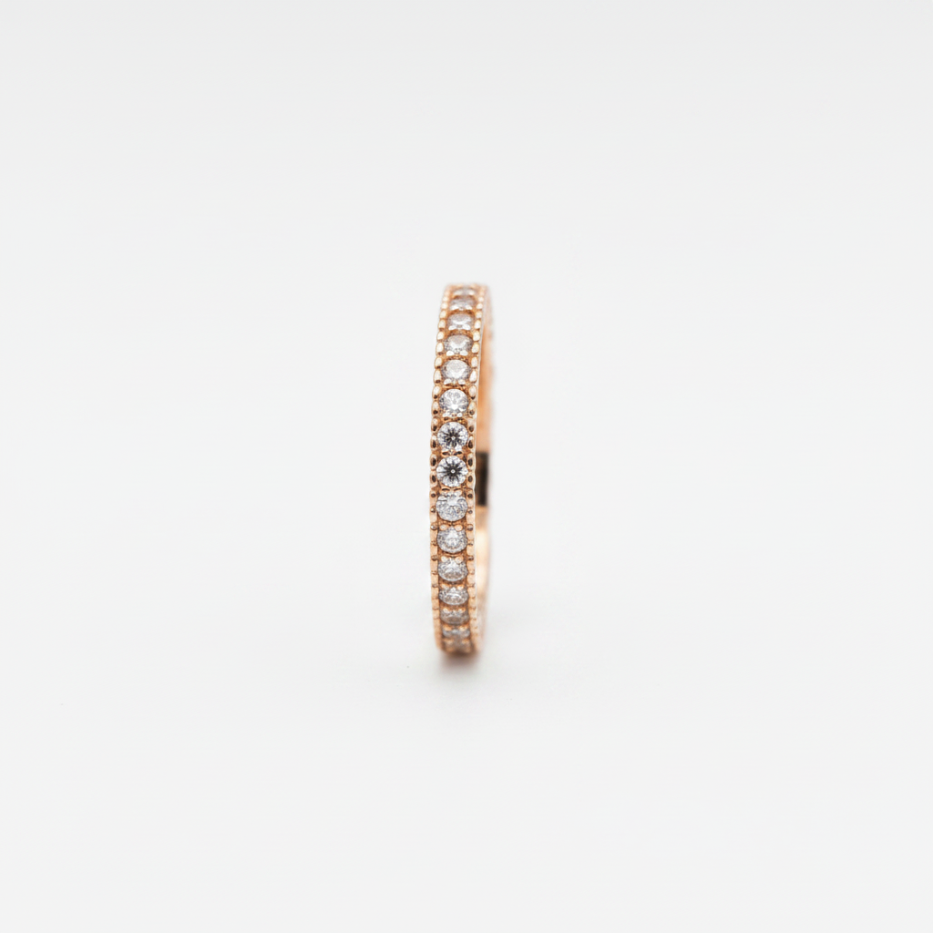 Anillo oro rosa diamantes milgrain fondo blanco