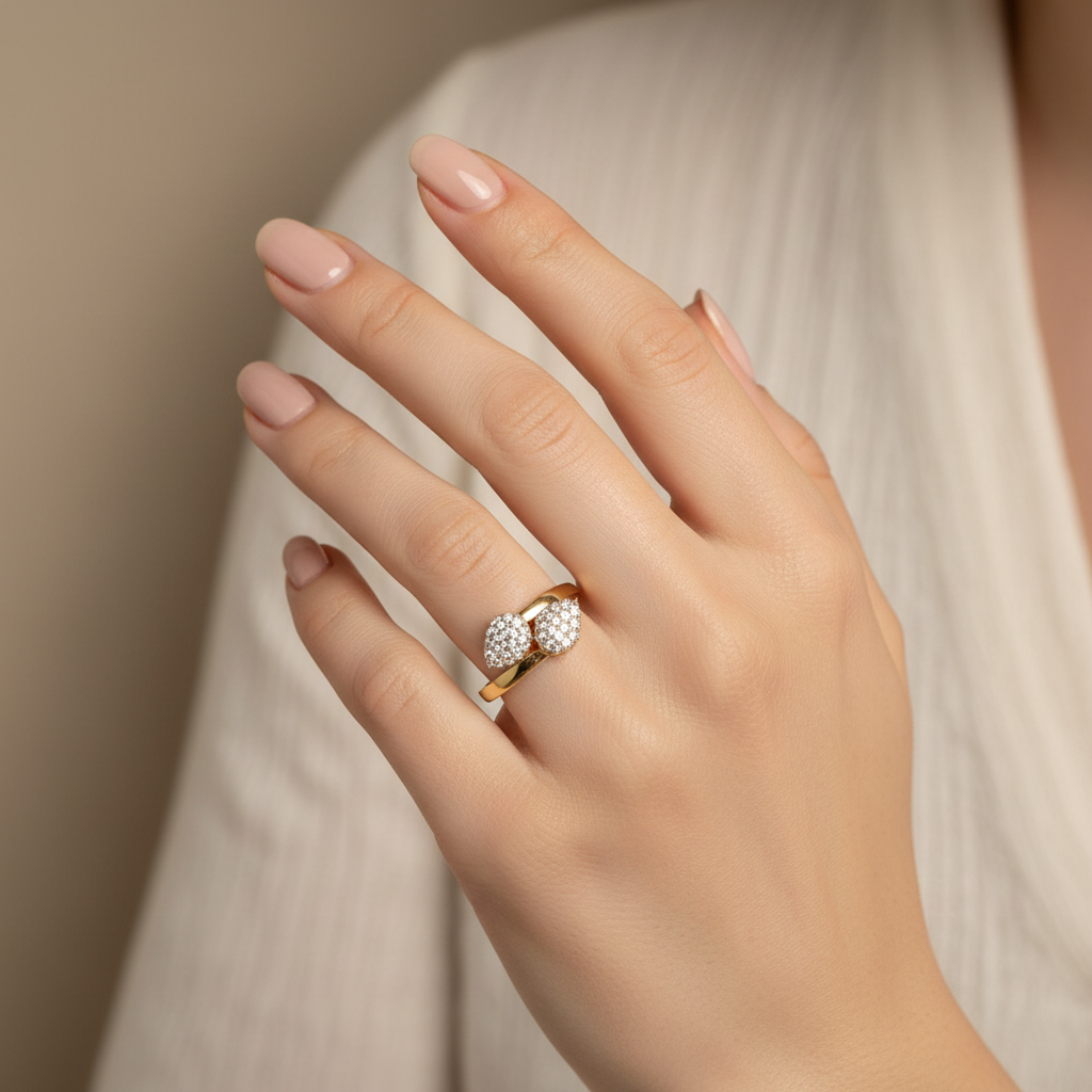 Anillo pavé cruzado en mano - beige