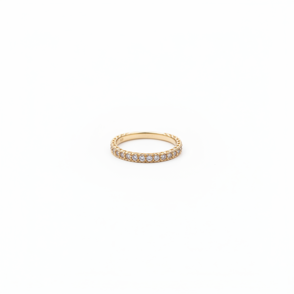 Anillo pavé diamantes fondo blanco
