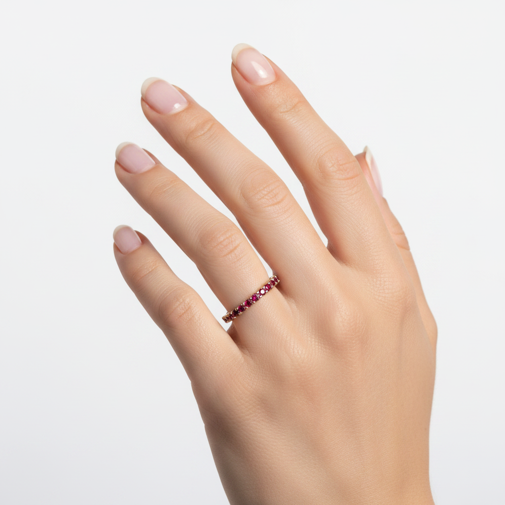 Anillo rubíes dedo anular