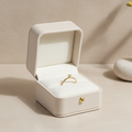 Anillo solitario en caja luxury