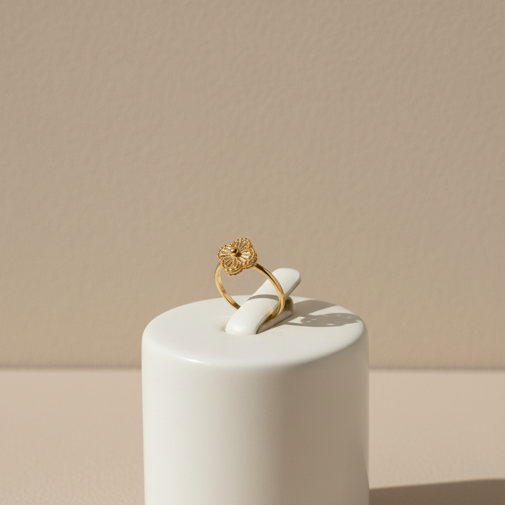 Anillo trébol de oro