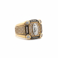 Anillo Virgen María fondo blanco
