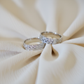 Anillos boda soleado con patrón floral