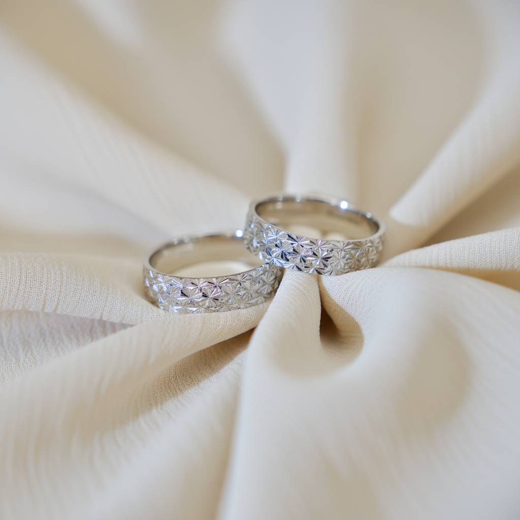 Anillos boda soleado con patrón floral