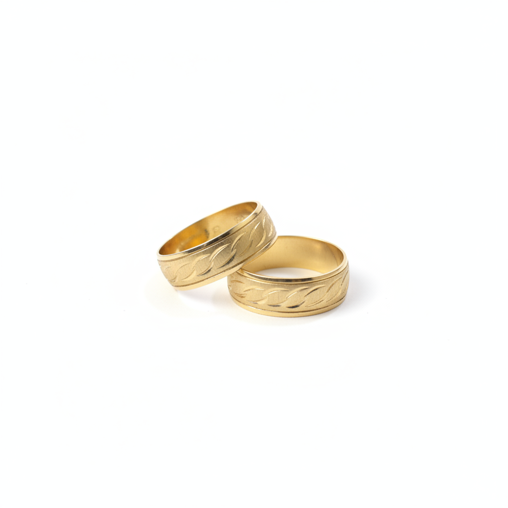 Anillos de boda con diseño diagonal