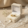 Anillos de boda en exhibición especial