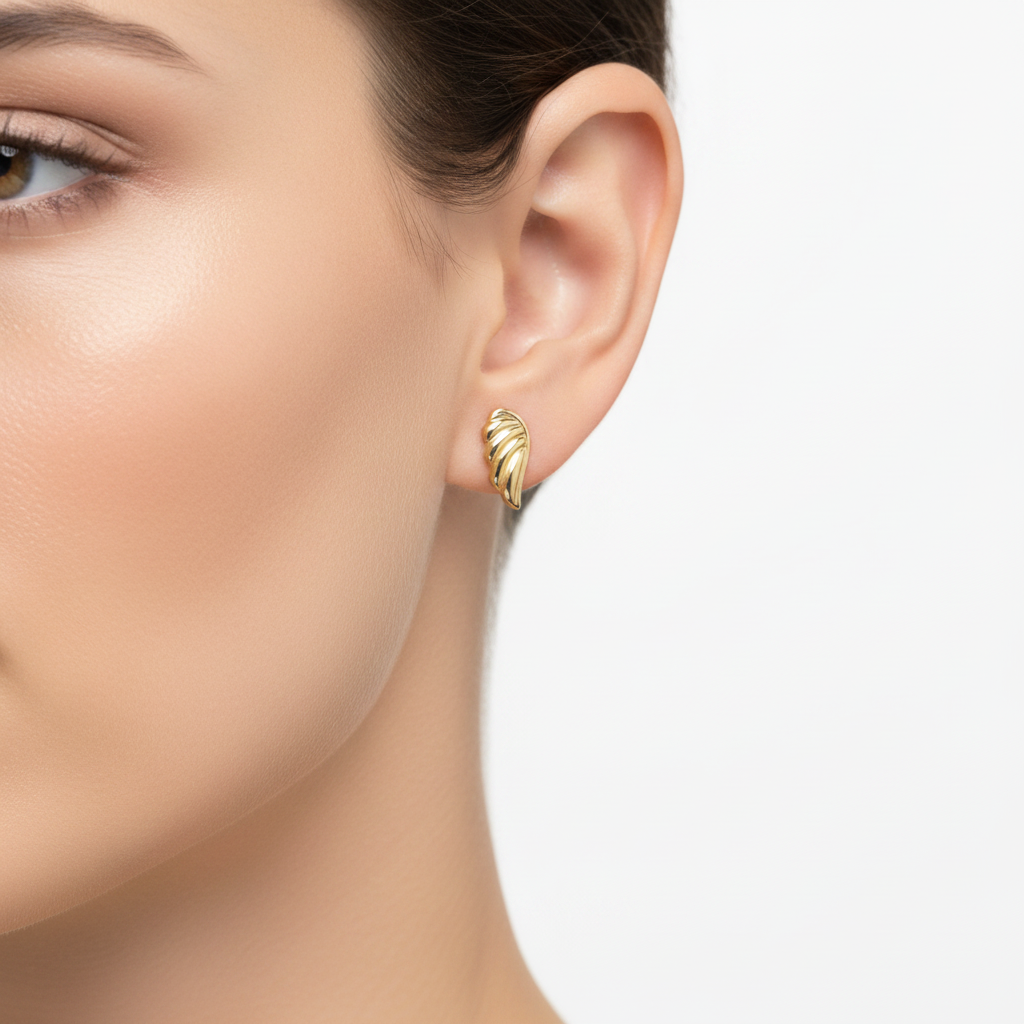 Arete ala acanalada dorada 9mm en oreja - más pequeño
