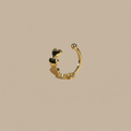 Arete de oro con corazones - Fondo plano