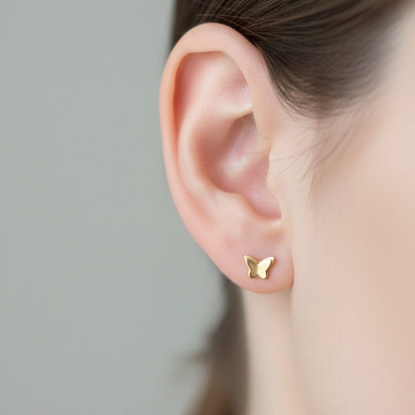 Arete mariposa oro 18k diseño exacto en oreja 0.1cm