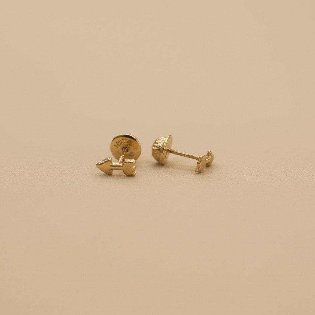 Aretes cochecito bebé fondo beige