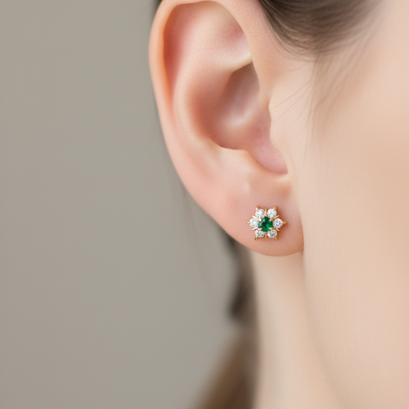 Aretes con esmeralda y circonitas en oreja 0.5cm