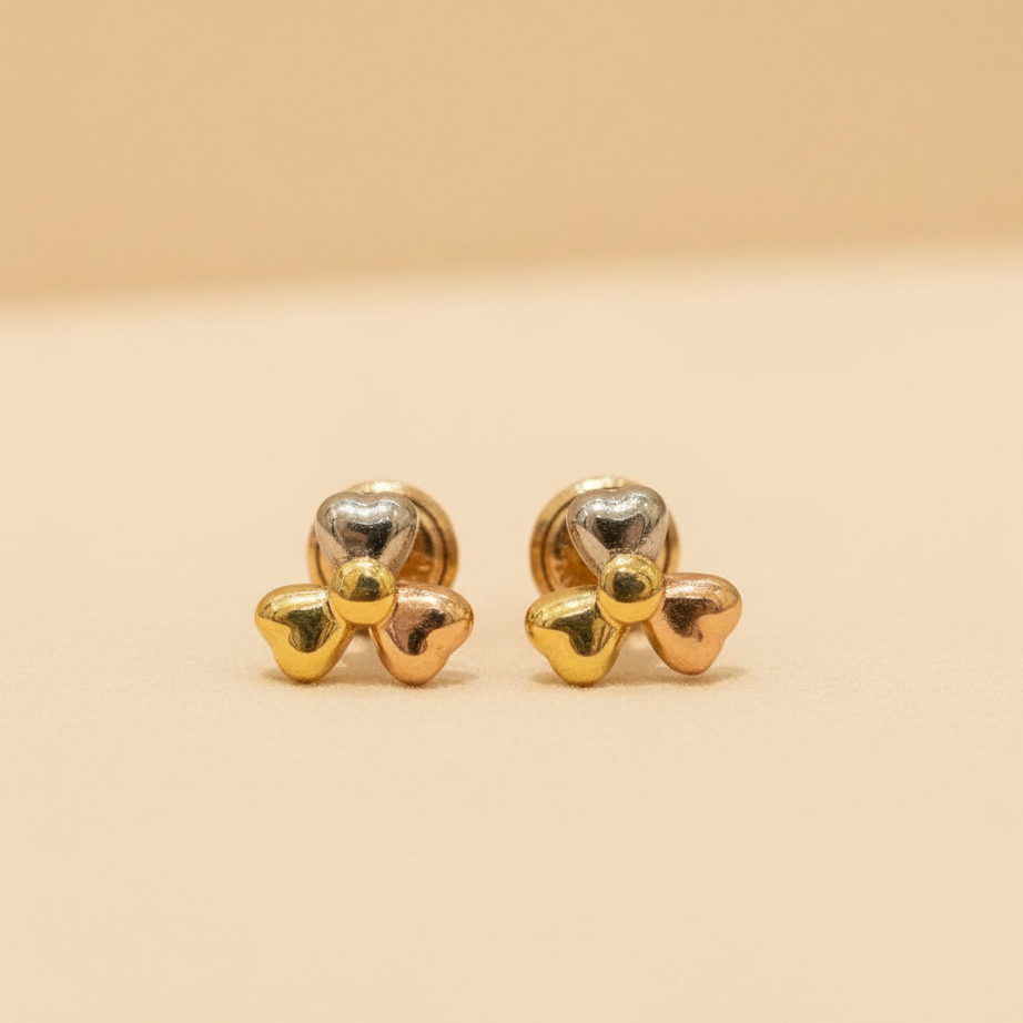Aretes corazones tricolor 18k sin piedra negra