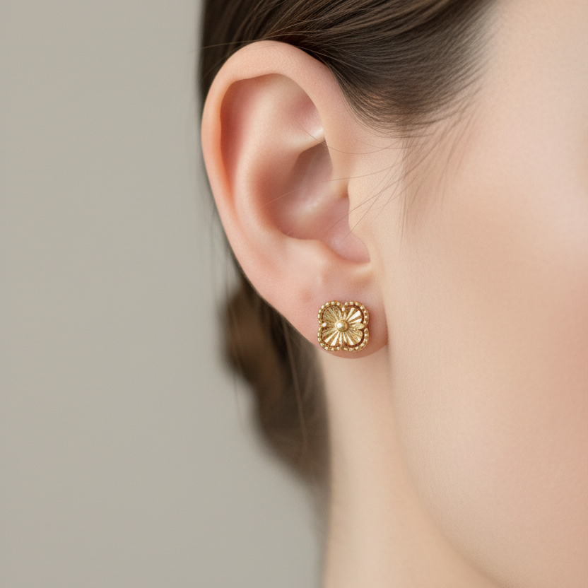 Aretes cuadrados florales en oreja tamaño pequeño