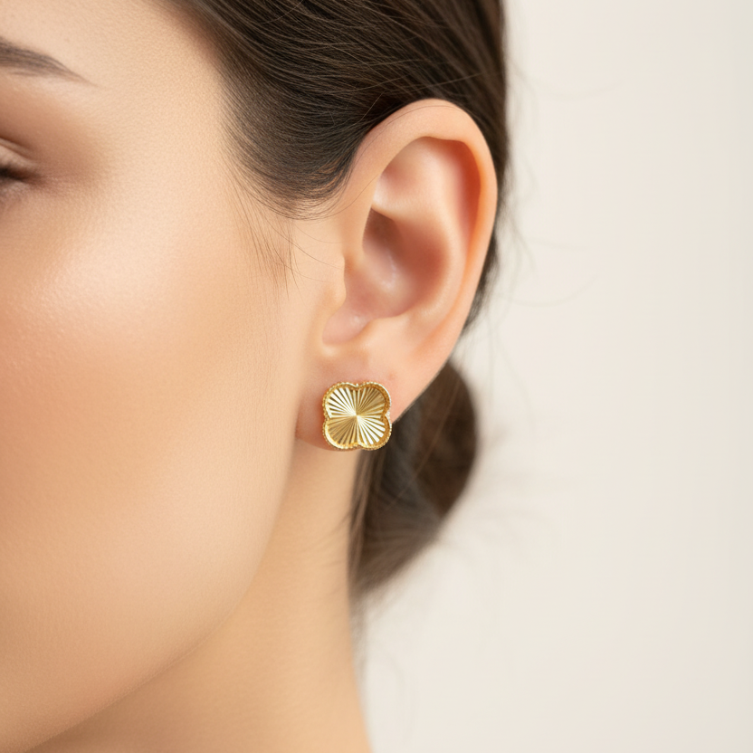 Aretes cuadrados radiantes en oreja tamaño pequeño