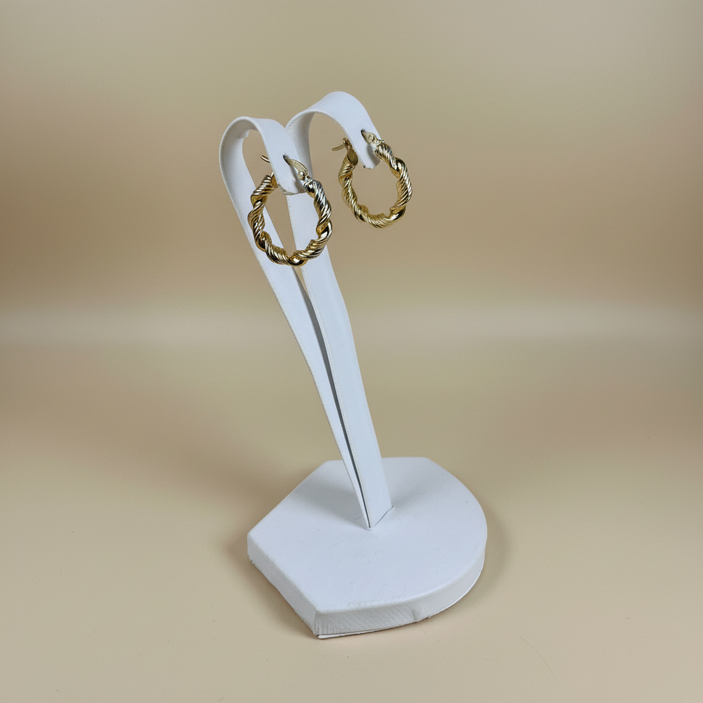 Aretes de aro torcidos bicolor en exhibidor - catálogo
