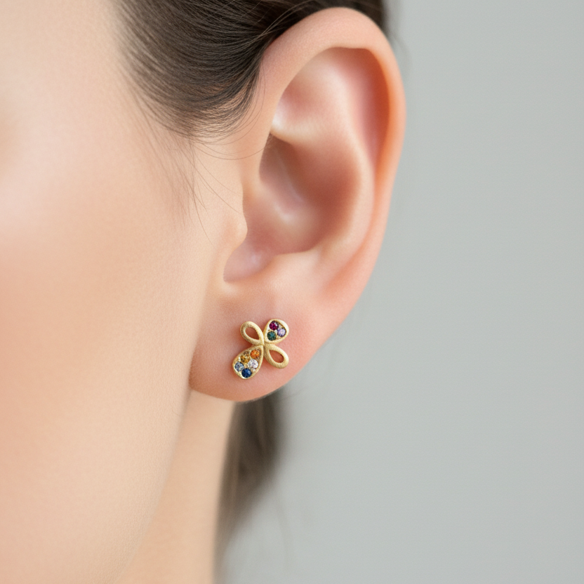 Aretes de mariposa en oreja rotados izquierda