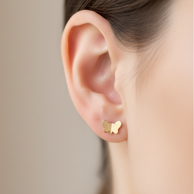 Aretes de mariposa en oro 18k pequeños en oreja