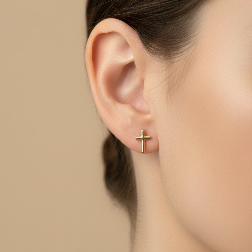 Aretes de oro cruz 0.1cm en oreja